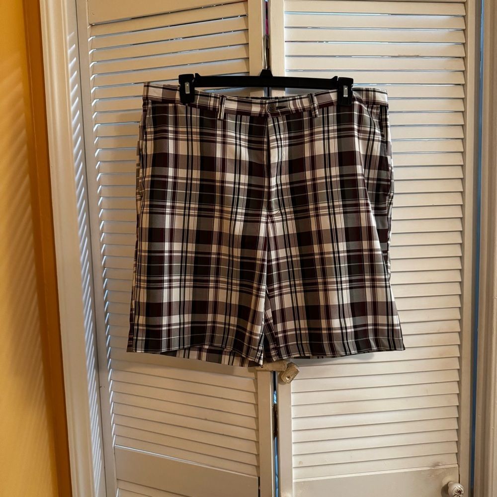 Men's Plaid Shorts - Black, gray and red